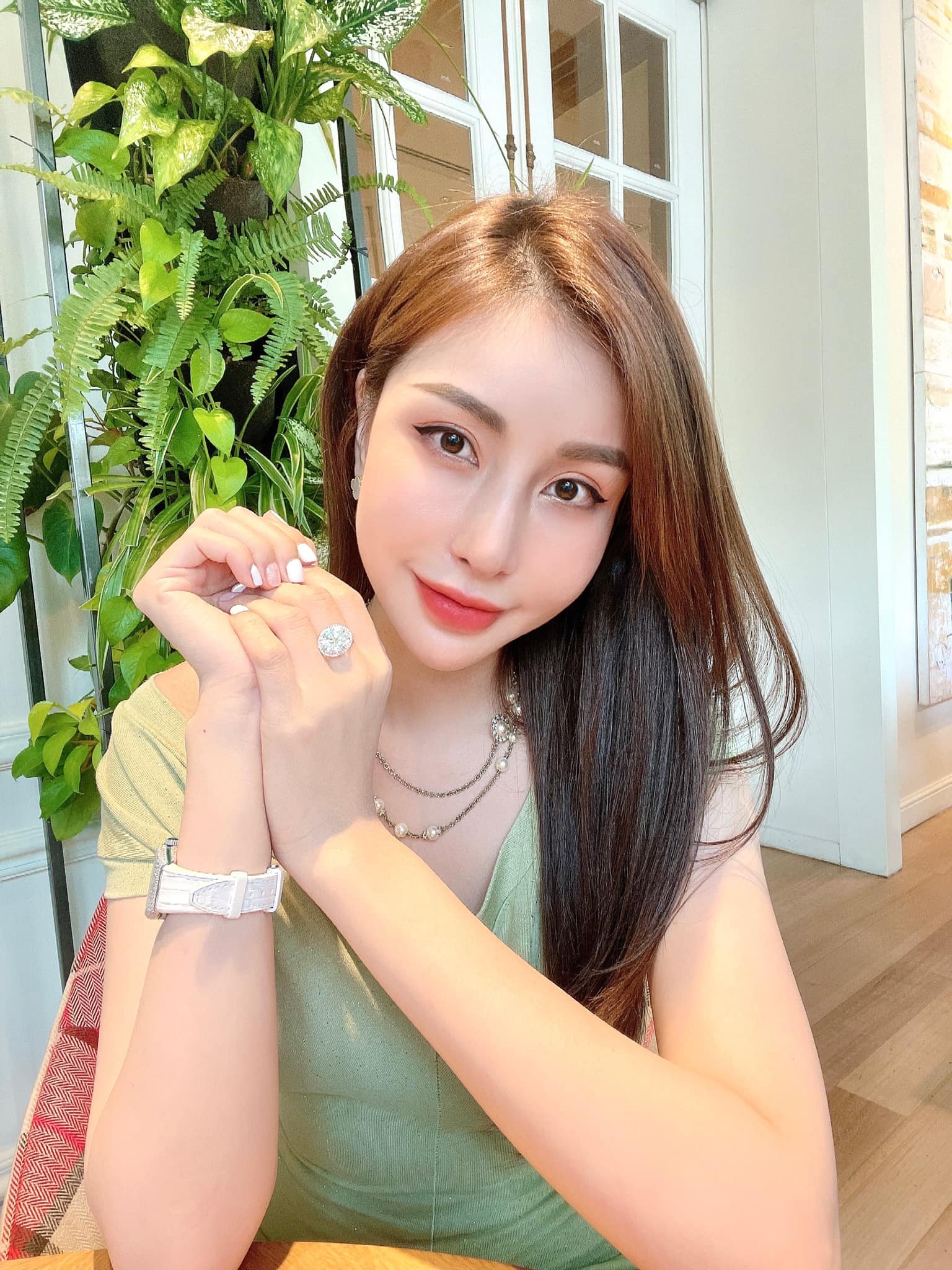 Hoa hậu Lam Cúc lộ diện sau nửa tháng đột ngột "ở ẩn" bất thường - Ảnh 5. Hoa hậu Lam Cúc lộ diện sau nửa tháng đột ngột "ở ẩn" bất thường - Ảnh 5.
