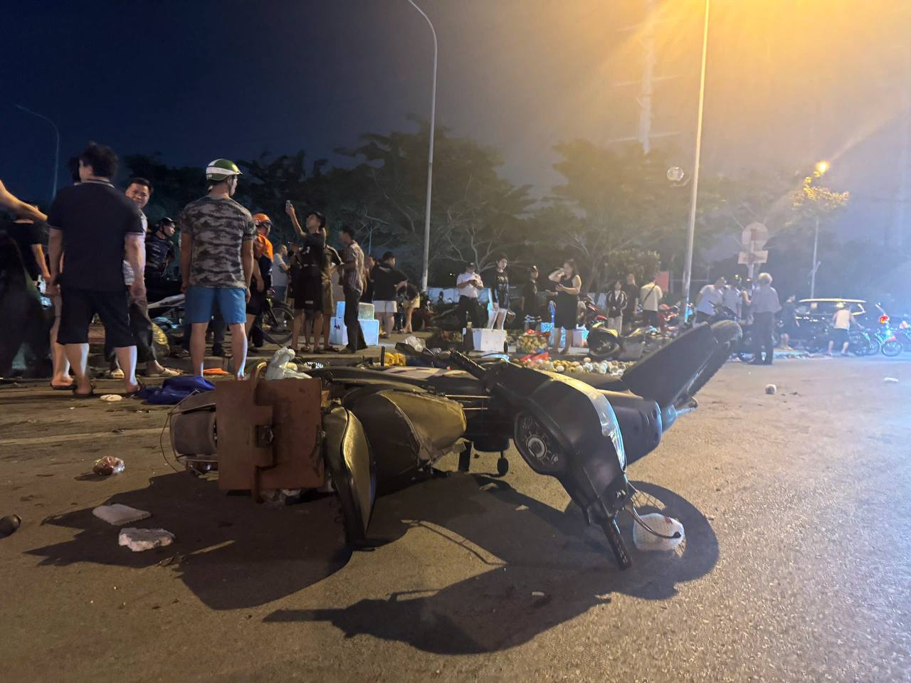 Hà Nội: Tai nạn ô tô liên hoàn khiến 1 người tử vong và nhiều người bị thương - Ảnh 8.