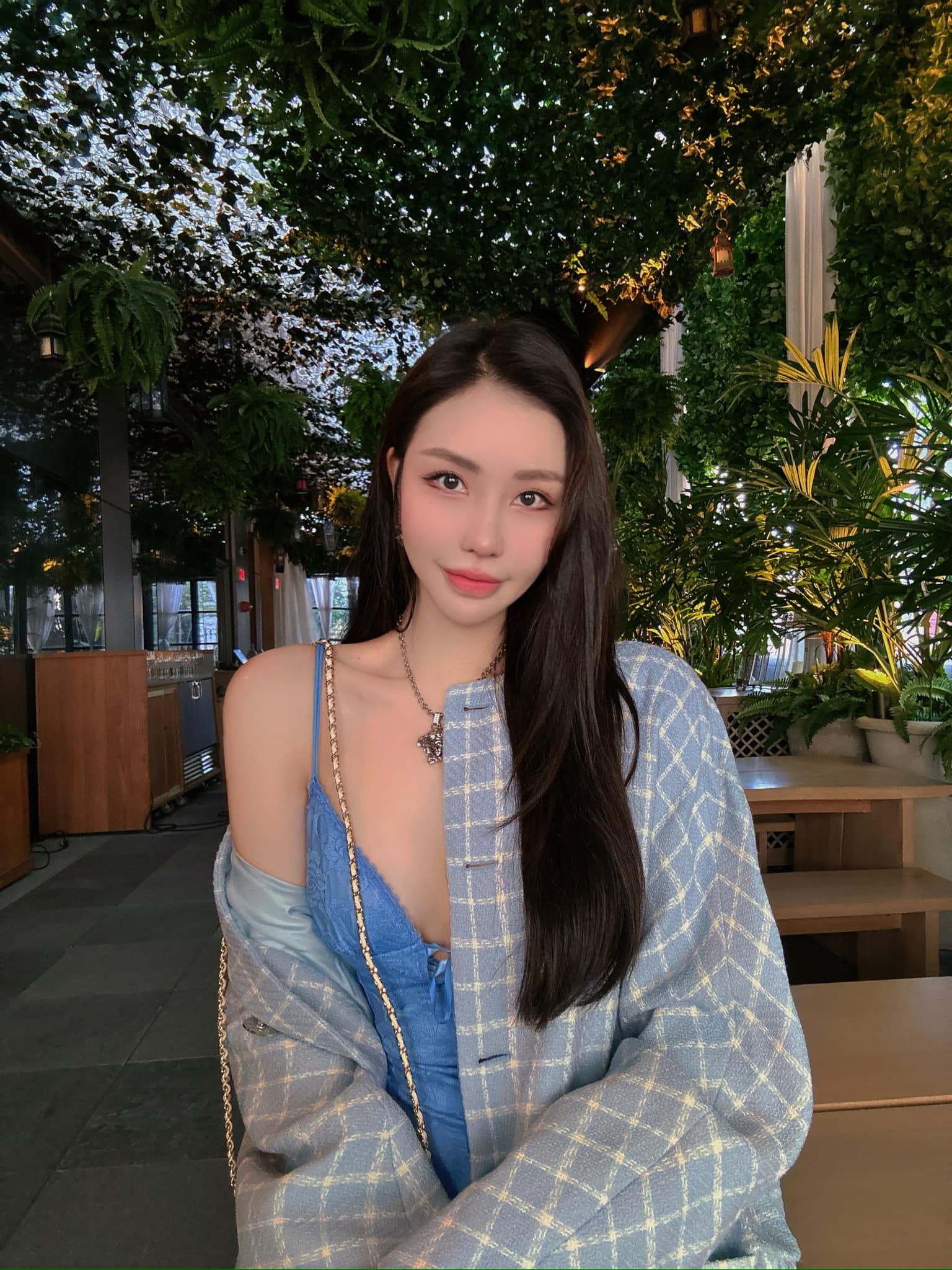 Hoa hậu Lam Cúc lộ diện sau nửa tháng đột ngột "ở ẩn" bất thường - Ảnh 7. Hoa hậu Lam Cúc lộ diện sau nửa tháng đột ngột "ở ẩn" bất thường - Ảnh 7.