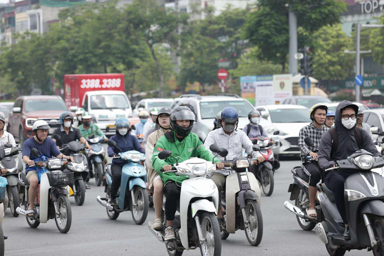Hà Nội hỗ trợ 3 triệu đồng đổi xe điện , thí điểm hạn chế xe máy chạy xăng từ 2026 - Ảnh 1.