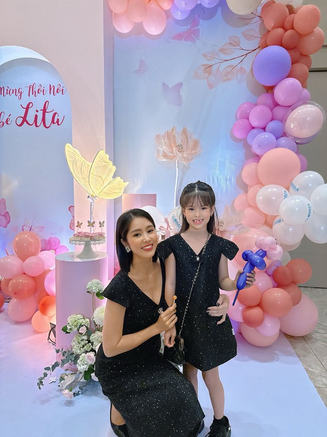 Lê Phương đưa con gái dự tiệc, lời nhắn giản dị bất ngờ khiến khán giả xúc động nhớ đến Quý Bình - Ảnh 2.