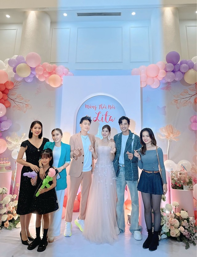 Lê Phương đưa con gái dự tiệc, lời nhắn giản dị bất ngờ khiến khán giả xúc động nhớ đến Quý Bình - Ảnh 3.