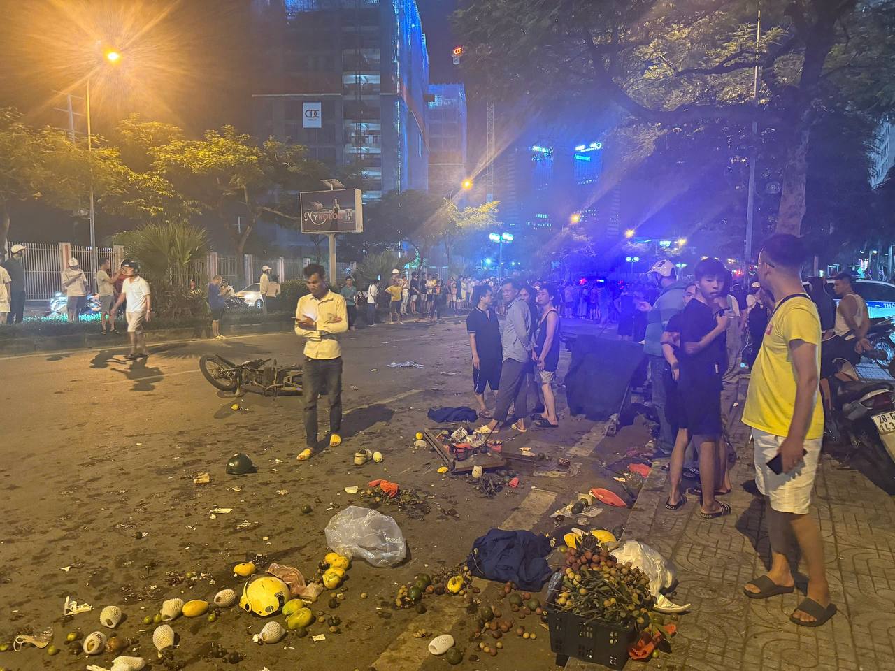 Hà Nội: Tai nạn ô tô liên hoàn khiến 1 người tử vong và nhiều người bị thương - Ảnh 11.