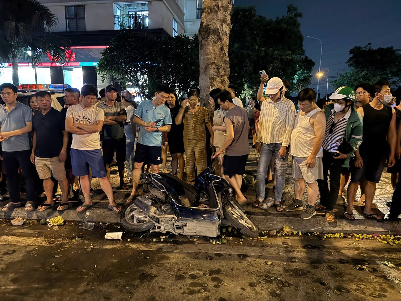 Hà Nội: Tai nạn ô tô liên hoàn khiến 1 người tử vong và nhiều người bị thương - Ảnh 12.