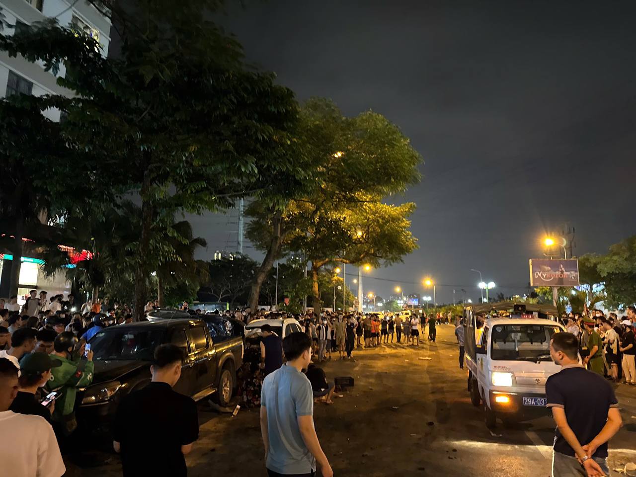 Hà Nội: Tai nạn ô tô liên hoàn khiến 1 người tử vong và nhiều người bị thương - Ảnh 13.