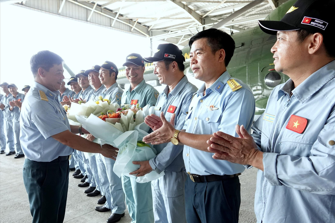 Không quân Việt Nam hội quân tại hòa Lạc chuẩn bị diễu binh 2 / 9 - Ảnh 1. Không quân Việt Nam hội quân tại hòa Lạc chuẩn bị diễu binh 2 / 9 - Ảnh 1.
