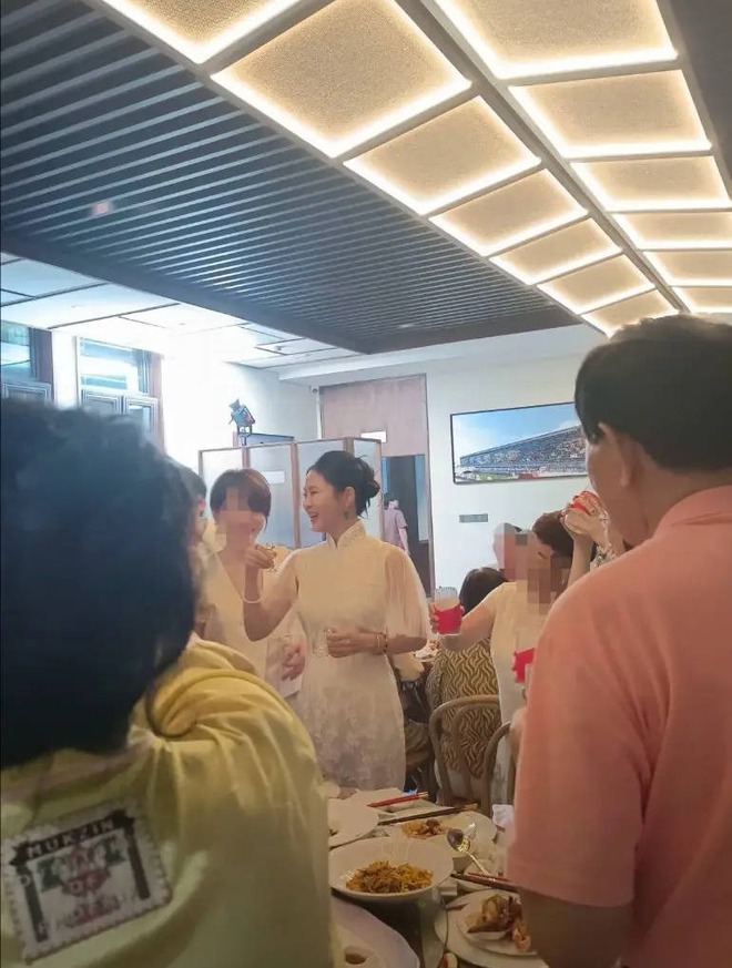 Mỹ nhân bỏ chồng vướng bê bối tình dục bí mật làm đám cưới với "hồng hài nhi" kém 9 tuổi - Ảnh 3.