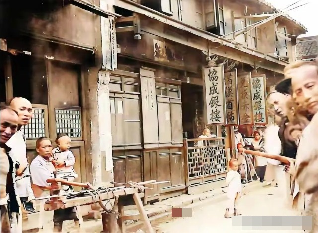 Phục chế 9 bức ảnh hiếm cuối thời nhà Thanh: Người phụ nữ có hành động táo bạo, - Ảnh 3.