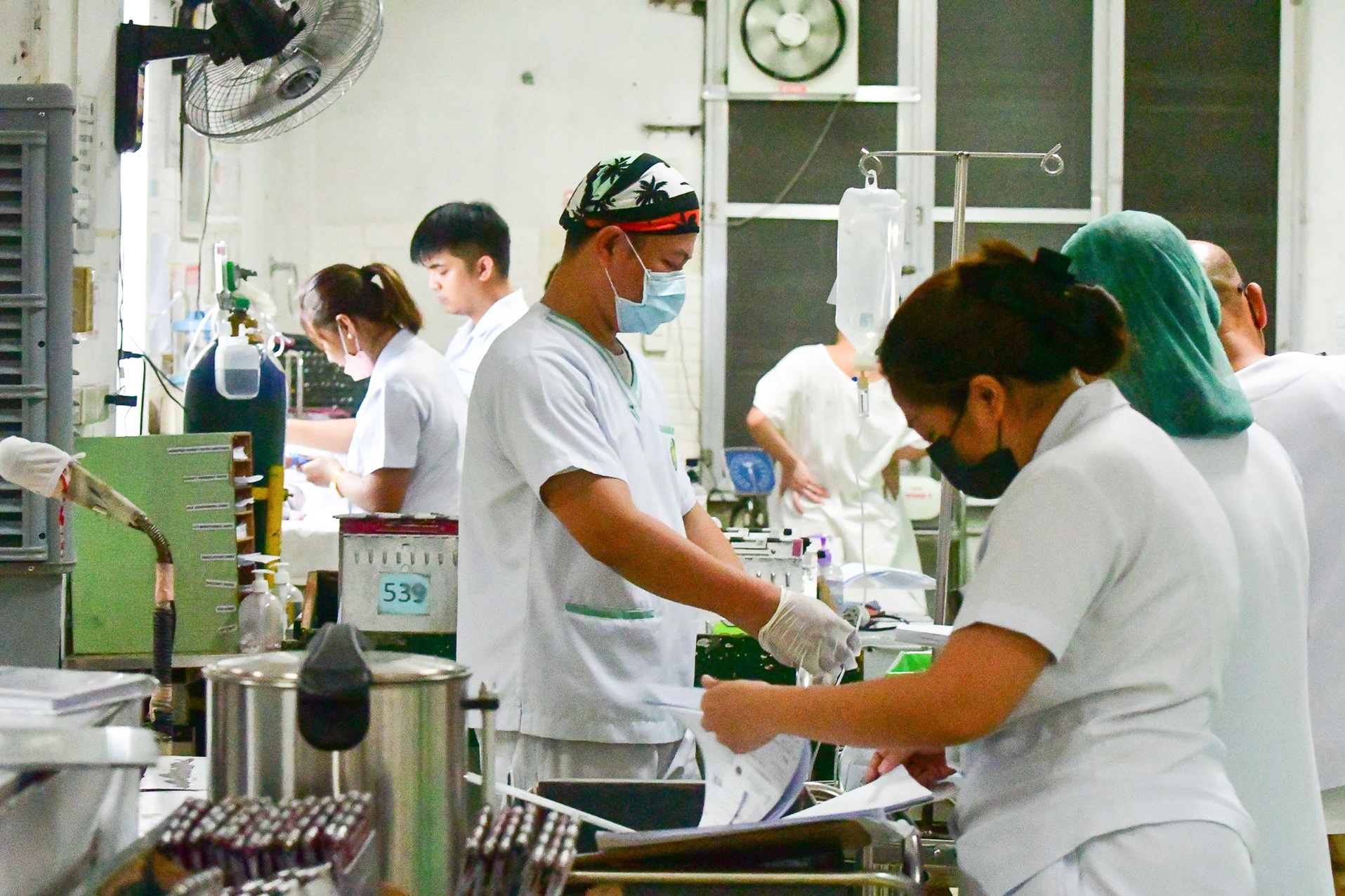 Miễn viện phí toàn dân: Bài học từ đất nước có tỷ lệ bác sĩ trên đầu người cao nhất thế giới - Ảnh 4.