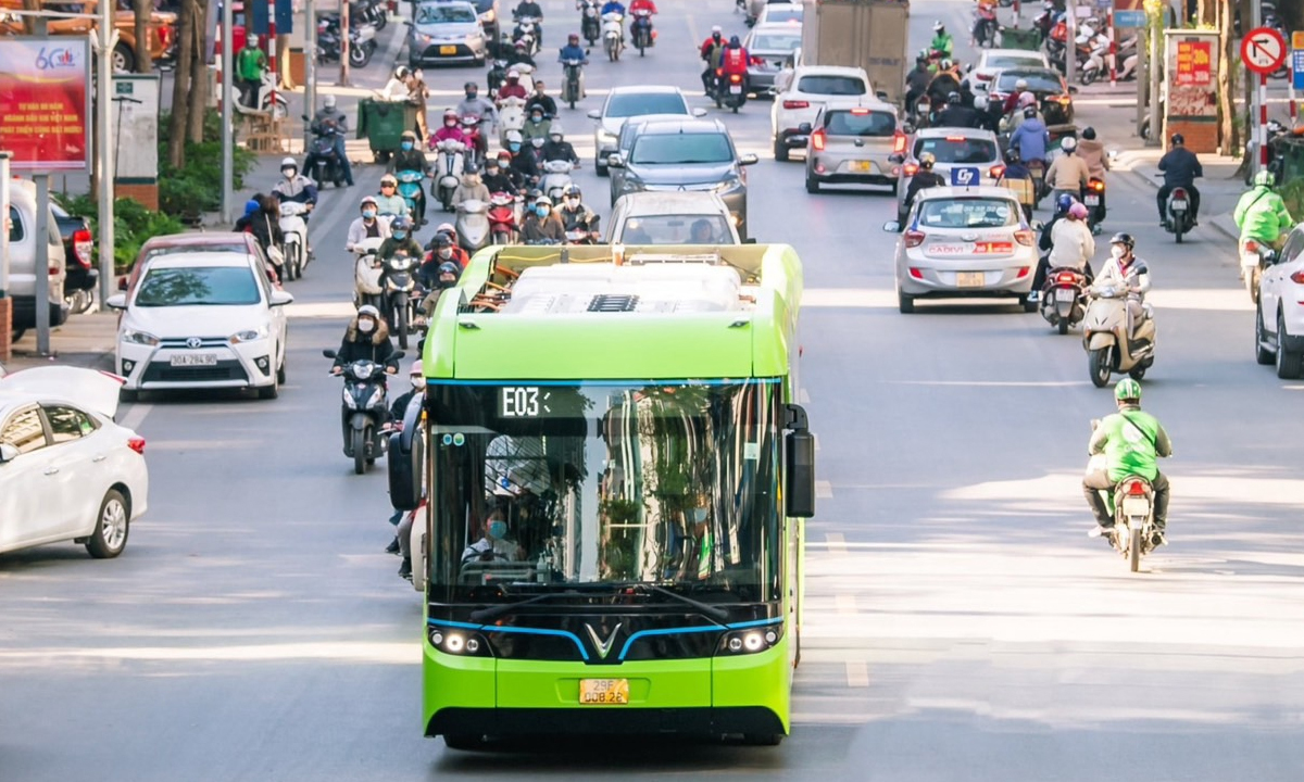 Lộ trình cấm xe máy ở Hà Nội: Hành trình 10 năm hướng tới tương lai xanh - Ảnh 2.