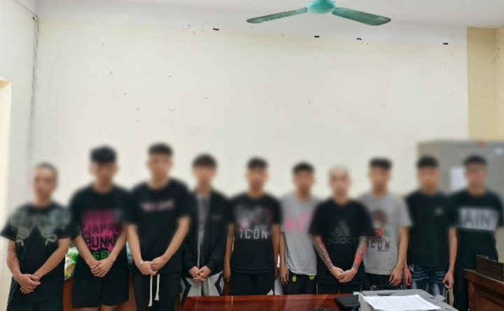 Hà Nội bắt 10 thanh thiếu niên liên quan vụ hỗn chiến nghiêm trọng tại Đan Phượng - Ảnh 1.