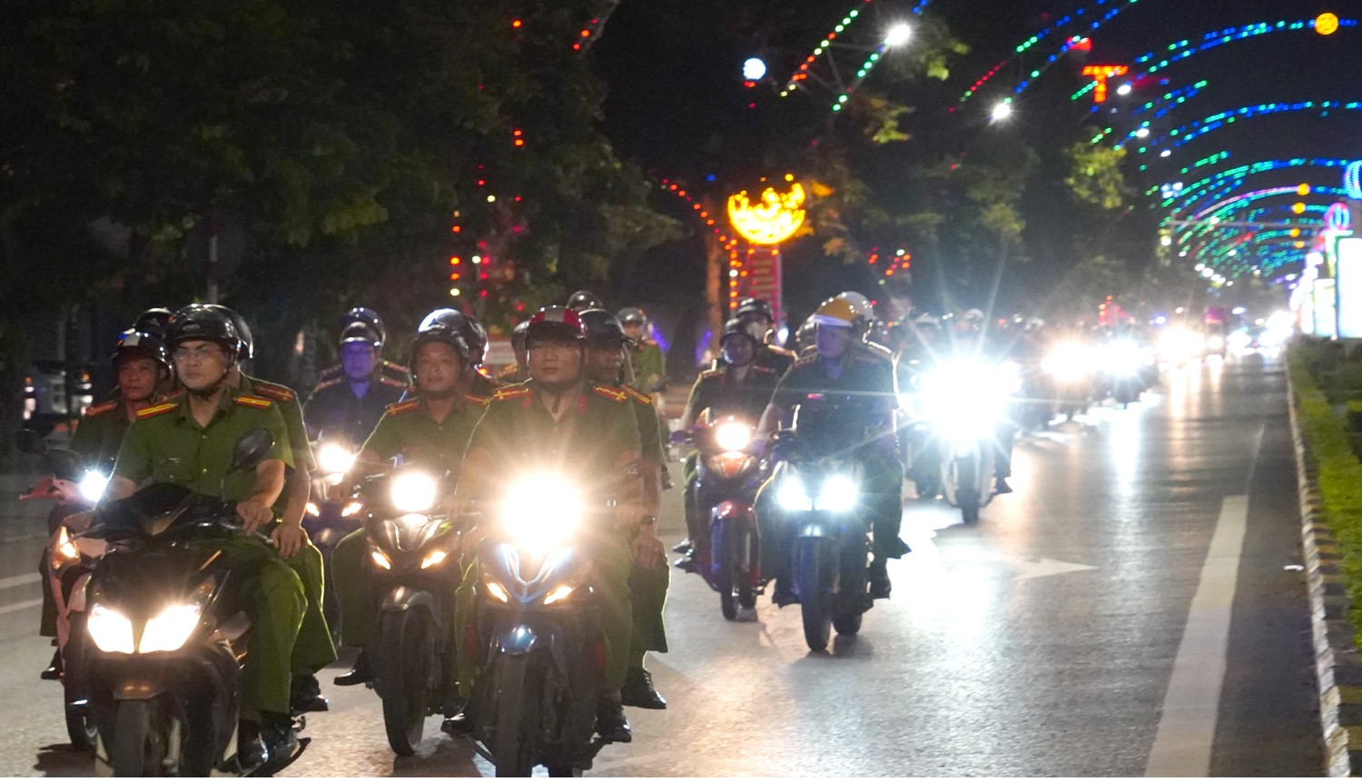 Thiếu tướng T&ocirc; Anh Dũng ph&aacute;t lệnh ra qu&acirc;n trấn &aacute;p tội phạm- Ảnh 2.