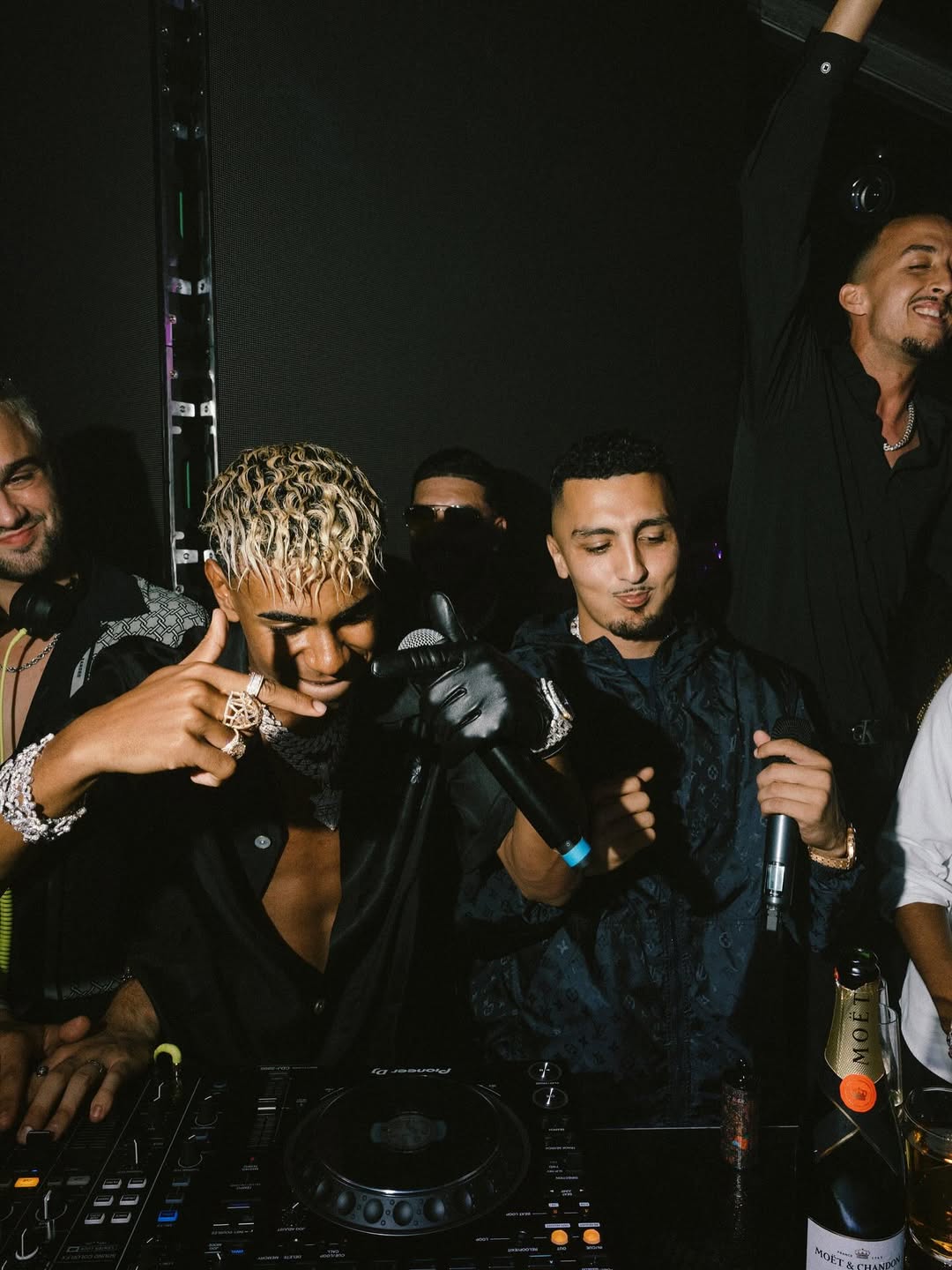 Lộ hình ảnh trong tiệc sinh nhật xa hoa của Lamine Yamal, vừa 18 tuổi đã dính lùm xùm lớn, bị chỉ trích dữ dội- Ảnh 9. Lộ hình ảnh trong tiệc sinh nhật xa hoa của Lamine Yamal, vừa 18 tuổi đã dính lùm xùm lớn, bị chỉ trích dữ dội- Ảnh 9.