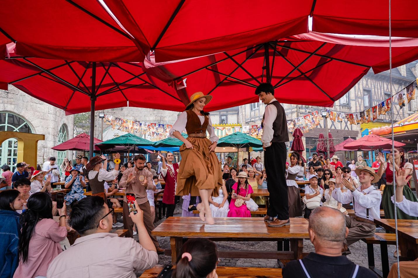 Học sinh xuất sắc h&aacute;o hức cầm giấy khen đi chơi miễn ph&iacute; B&agrave; N&agrave; - Ảnh 7.