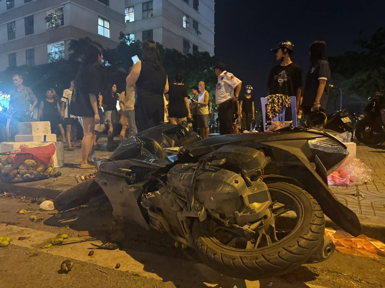 Hà Nội: Tai nạn ô tô liên hoàn khiến 1 người tử vong và nhiều người bị thương - Ảnh 2.