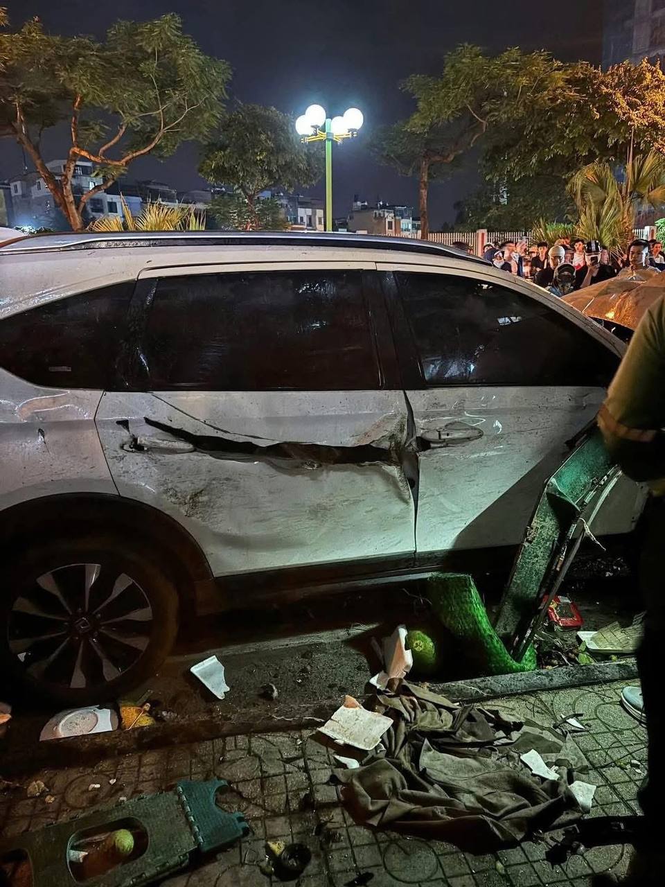 Hà Nội: Tai nạn ô tô liên hoàn khiến 1 người tử vong và nhiều người bị thương - Ảnh 5.