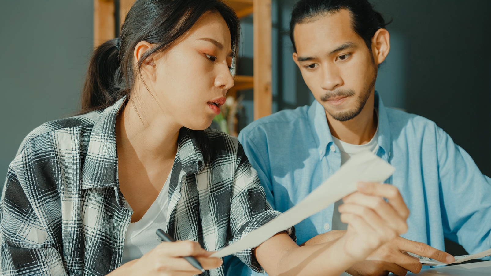 Chồng tôi mỗi tháng đưa 10 triệu, còn lại giấu đâu không ai biết, nhưng đến khi tôi làm điều này, anh mới tái mặt nộp hết- Ảnh 1. Chồng tôi mỗi tháng đưa 10 triệu, còn lại giấu đâu không ai biết, nhưng đến khi tôi làm điều này, anh mới tái mặt nộp hết- Ảnh 1.