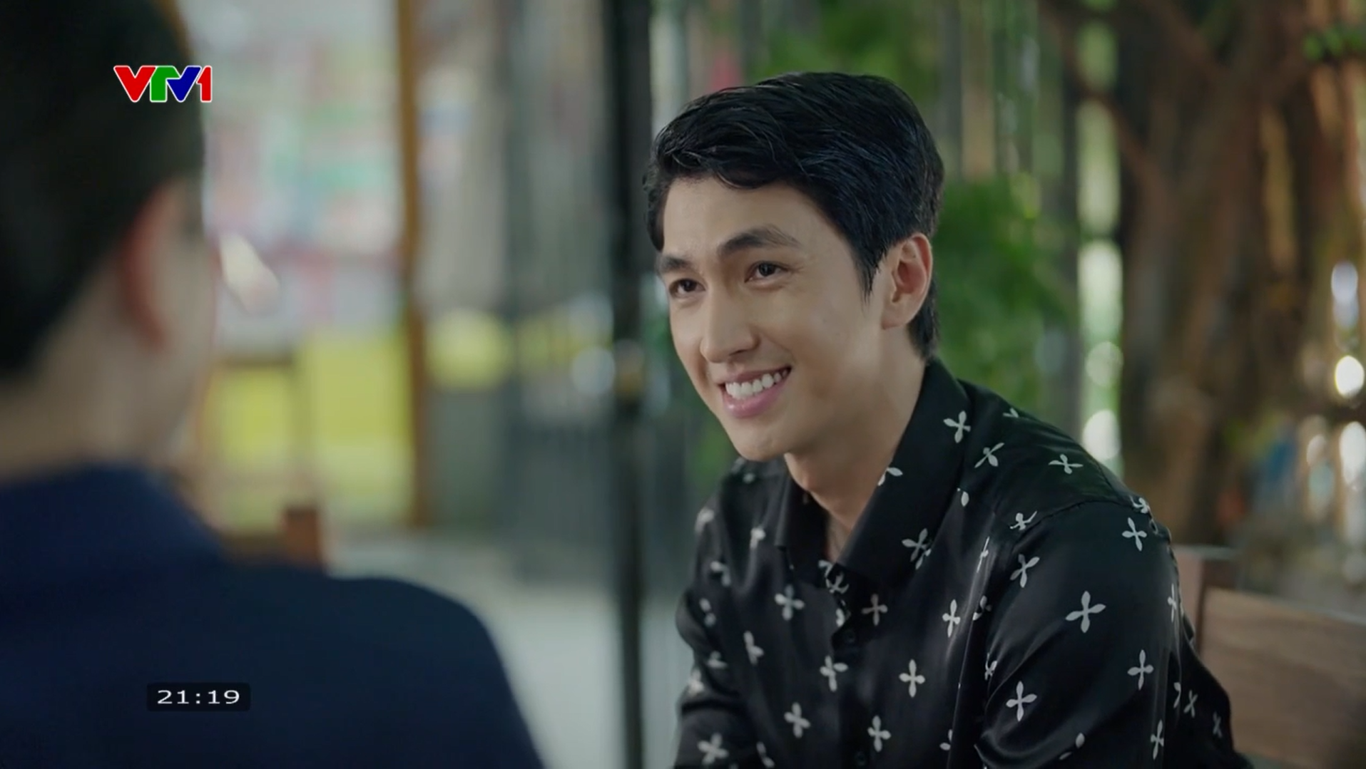 Clip sốc: Mỹ nam Vbiz bị đồng nghiệp đạp thẳng vào mặt, người trong cuộc nói 1 câu chấn động - Ảnh 1.