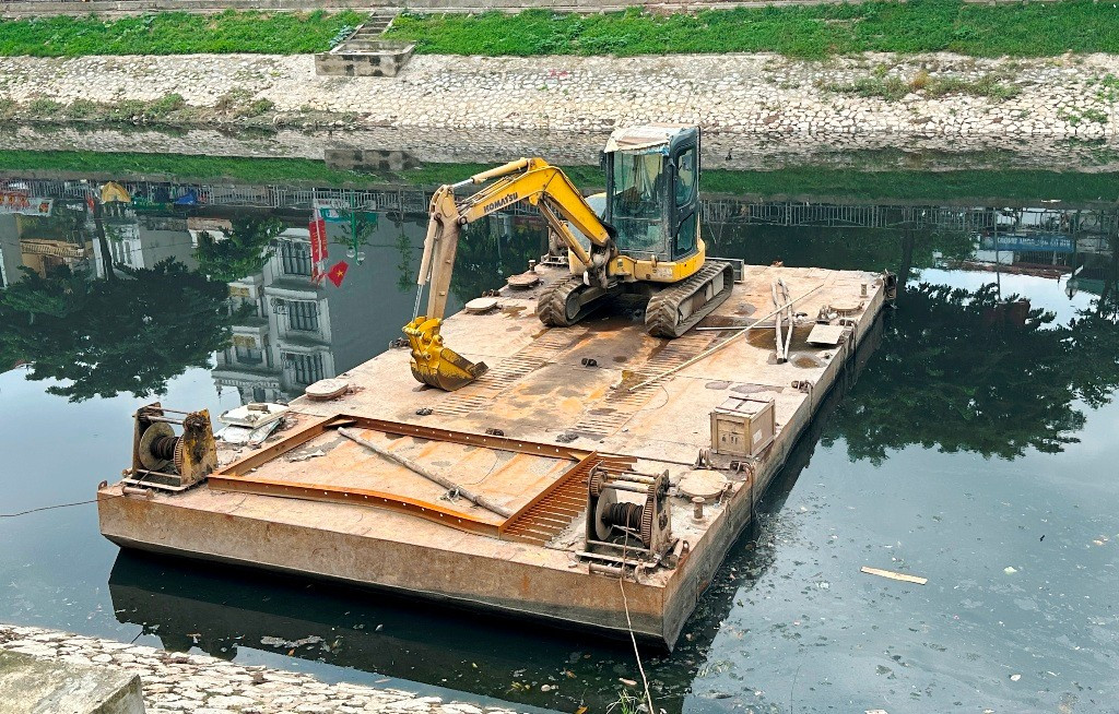 Nạo vét lòng sông Tô Lịch sẽ hoàn thành trước 15 / 8 / 2025 để lấy nước sông Hồng - Ảnh 2.