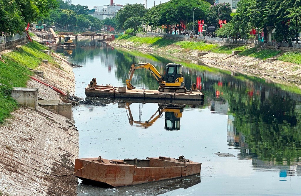 Nạo vét lòng sông Tô Lịch sẽ hoàn thành trước 15 / 8 / 2025 để lấy nước sông Hồng - Ảnh 6.