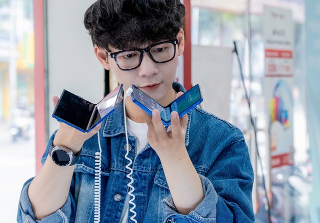 Galaxy Z Fold7 lập kỷ lục tại đại lý Việt Nam- Ảnh 1.