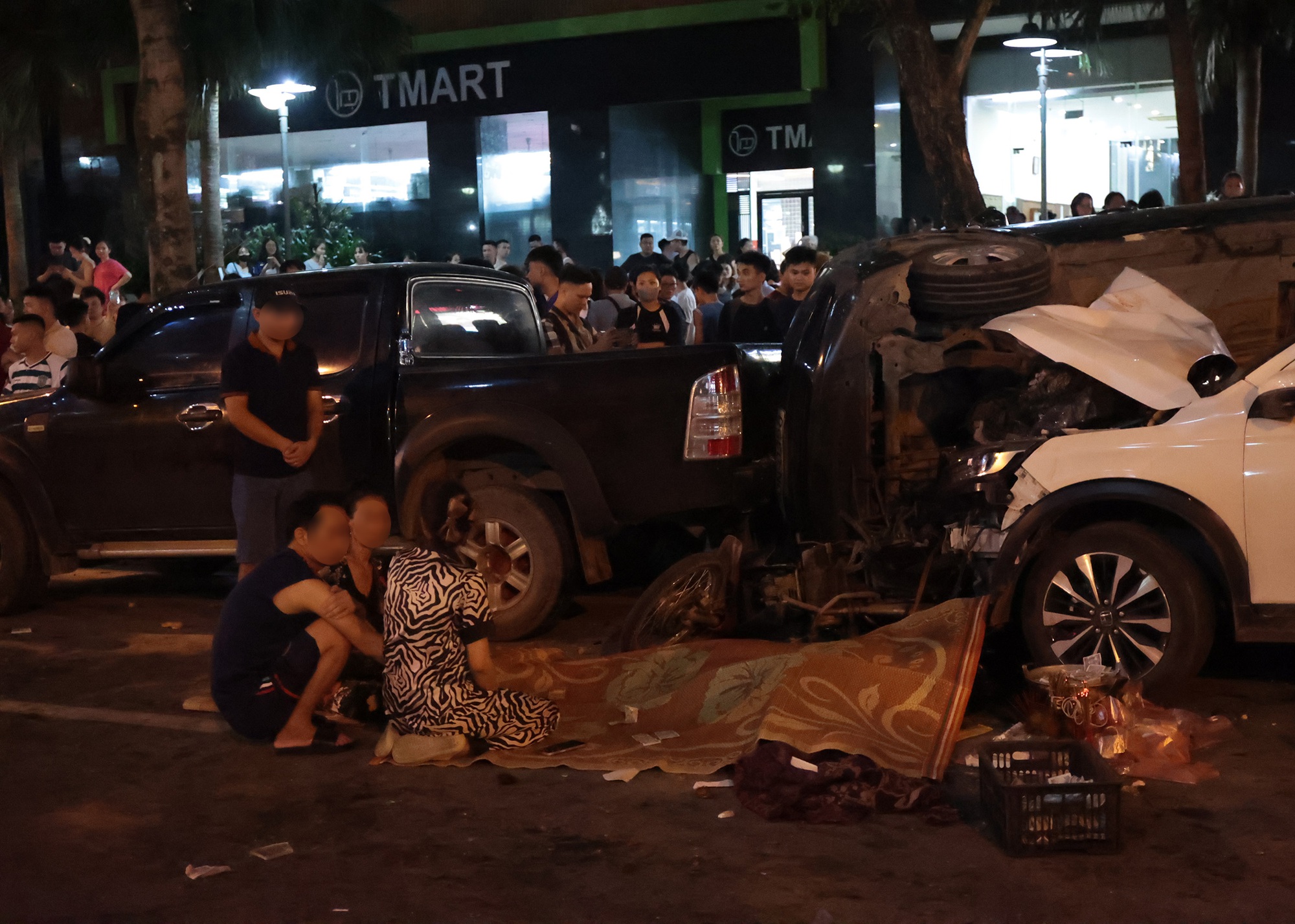 Tai nạn giao thông Hà Nội: Xe ô tô tông liên hoàn khiến 1 người tử vong - Ảnh 2.