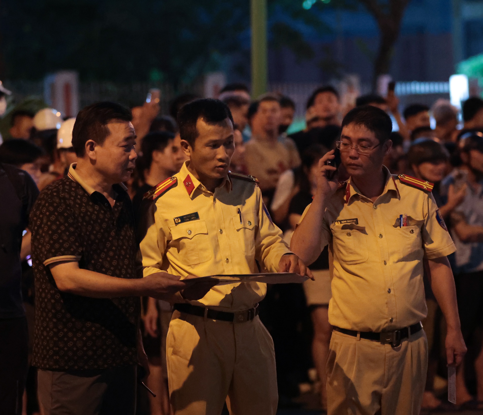 Tai nạn giao thông Hà Nội: Xe ô tô tông liên hoàn khiến 1 người tử vong - Ảnh 5.