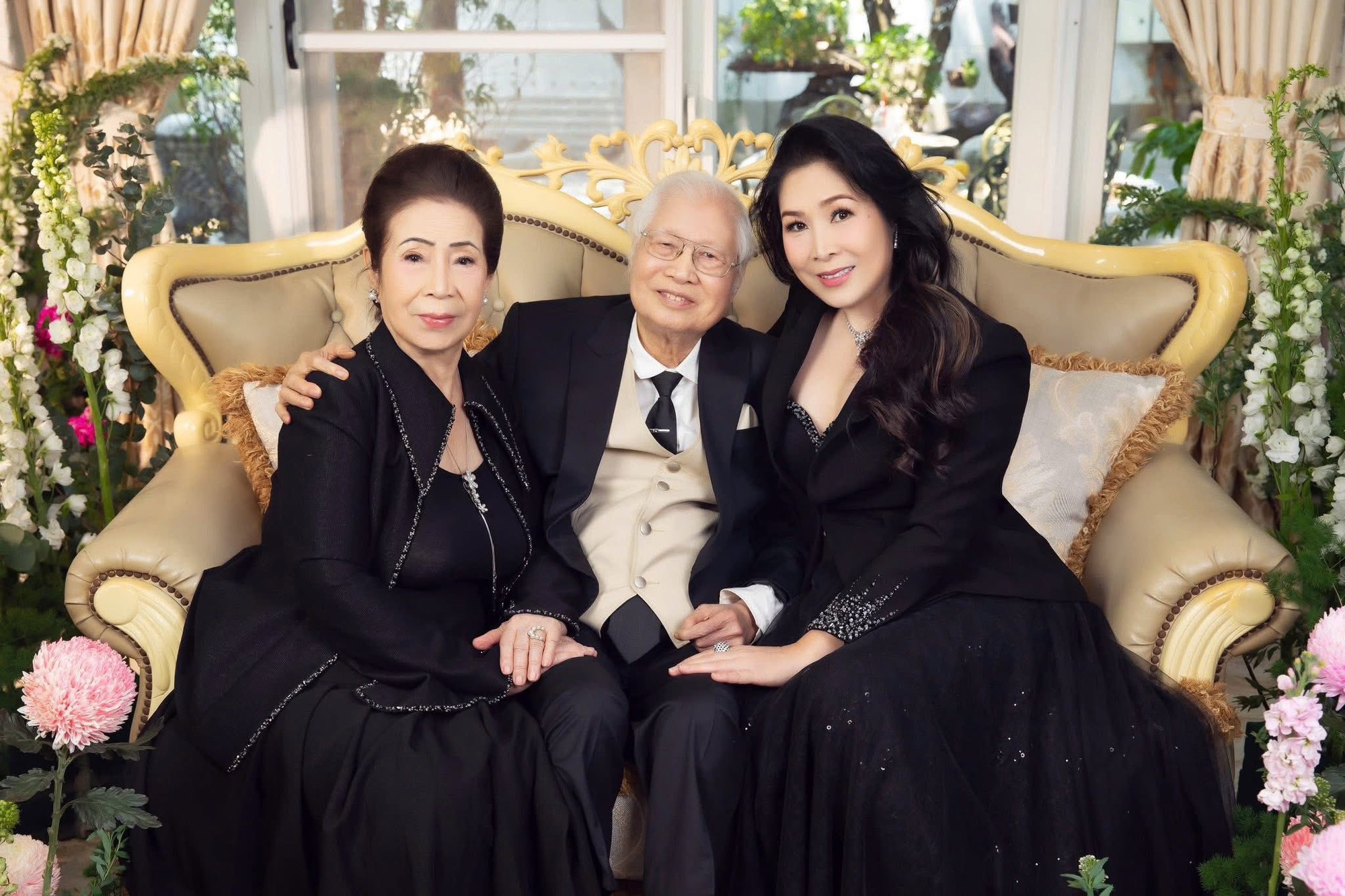 Mẹ ruột NSND Hồng Vân tuổi 86: Trẻ đẹp, minh mẫn vẫn cho con gái đại gia mượn tiền - Ảnh 1.