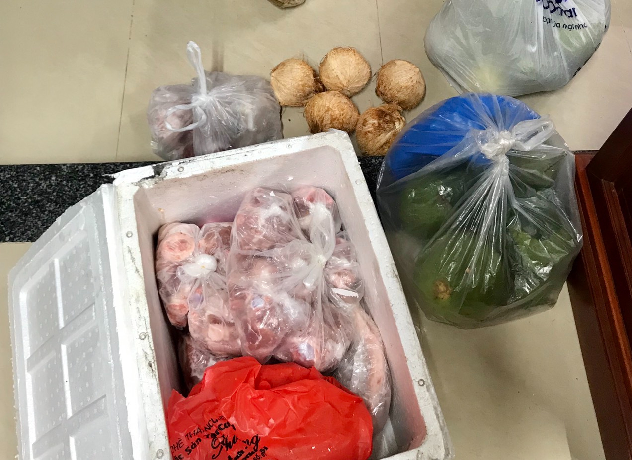 Tôi hoang mang tột độ khi nhận thùng đồ ăn mẹ chồng gửi, may mà quyết đoán mới cứu được bà- Ảnh 1. Tôi hoang mang tột độ khi nhận thùng đồ ăn mẹ chồng gửi, may mà quyết đoán mới cứu được bà- Ảnh 1.