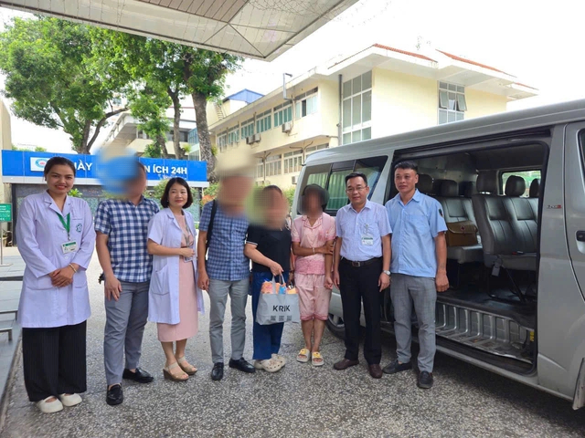 Hơn 3 giờ giải cứu thiếu nữ 15 tuổi trên tầng thượng bệnh viện- Ảnh 1.