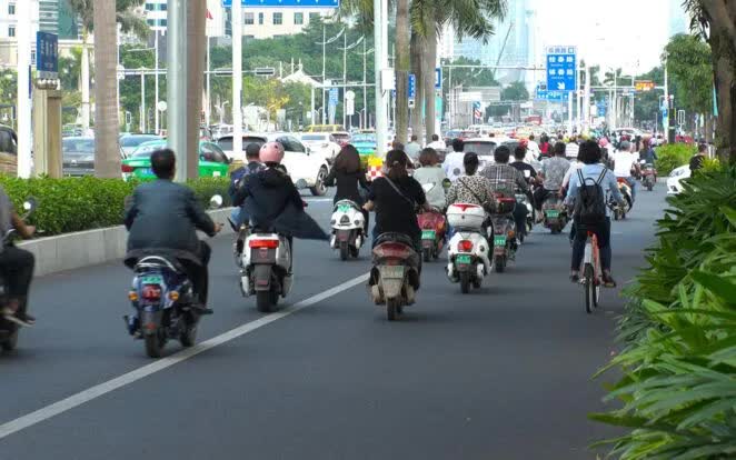 Kinh nghiệm giải b&agrave;i to&aacute;n &lsquo;sạc pin v&agrave; đỗ xe&rsquo; của thủ phủ xe điện Nam Ninh - Ảnh 1.