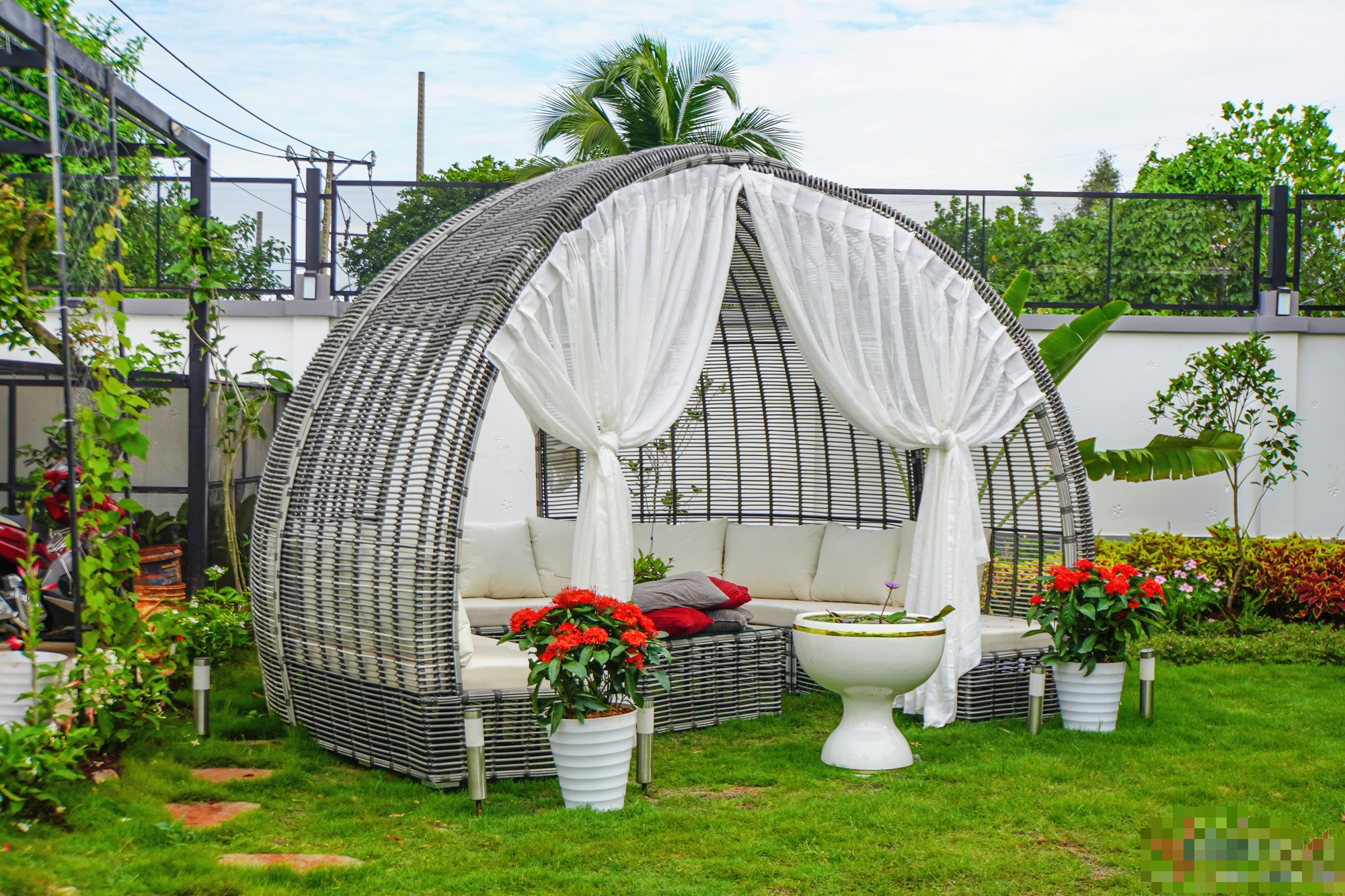 Nam ca sĩ chán ở villa 35 tỷ đồng liền xây nhà phố 5 tầng, 600m2 ở Thủ Đức để sống cùng vợ đẹp và 5 con - Ảnh 3.