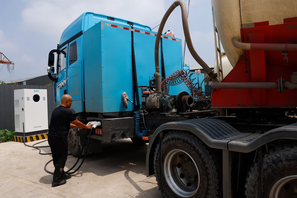 Bùng nổ xe tải điện ở Trung Quốc: Trạm sạc mọc khắp nơi, yên tâm đi 2.000km từ Bắc Kinh đến Vân Nam - Ảnh 1.