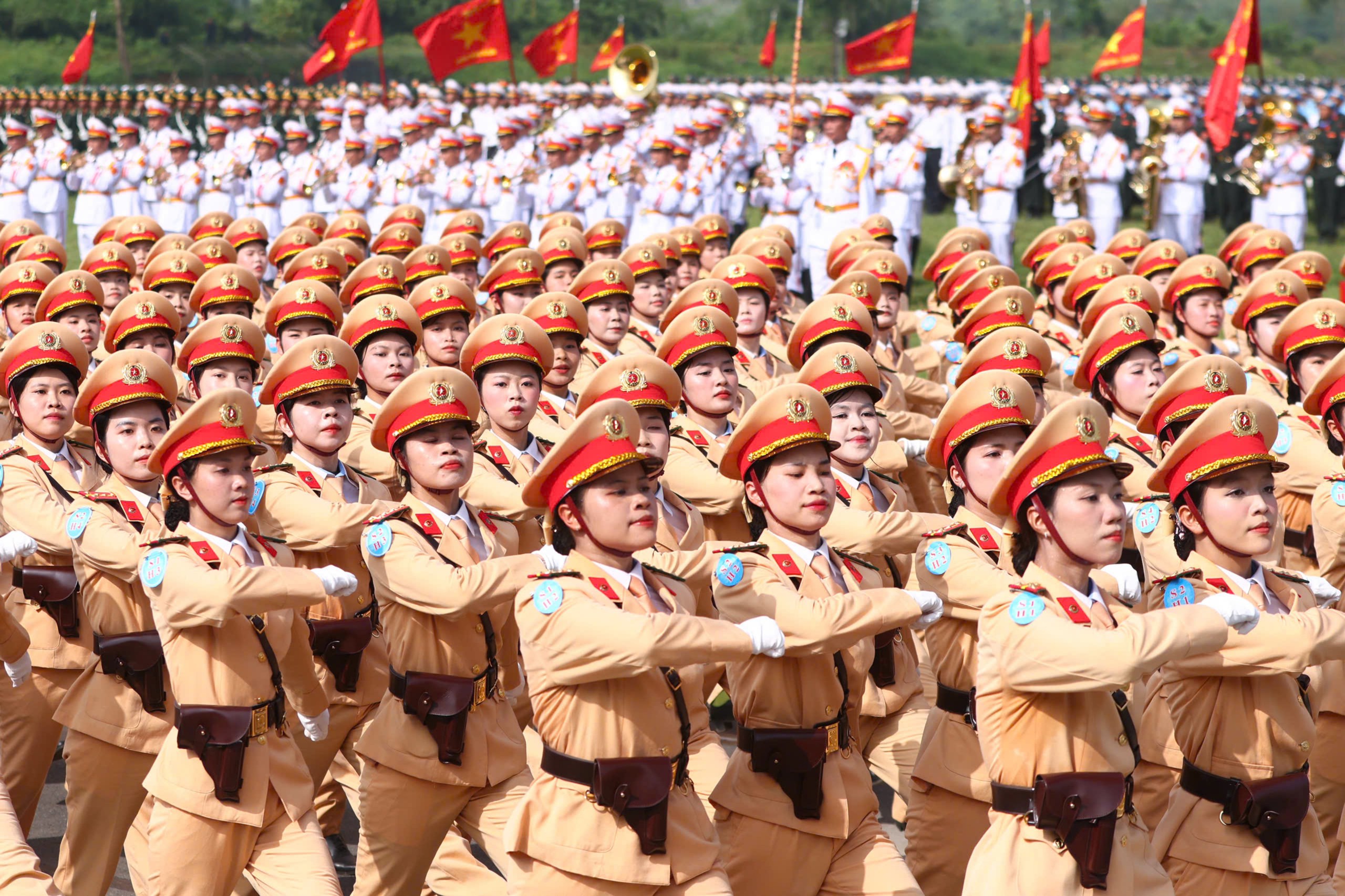 Hàng trăm xe tăng, xe bọc thép, tên lửa, UAV lần đầu xuất hiện ở Hà Nội chuẩn bị cho ngày 2/9 - Ảnh 3.