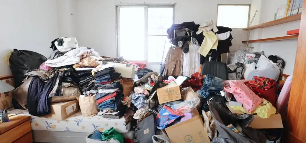 Chi 1 tỷ đồng thuê 12 người dọn nhà nhưng vẫn không xong: Ngôi nhà lộn xộn đến mức khiến ai cũng sốc- Ảnh 12. Chi 1 tỷ đồng thuê 12 người dọn nhà nhưng vẫn không xong: Ngôi nhà lộn xộn đến mức khiến ai cũng sốc- Ảnh 12.