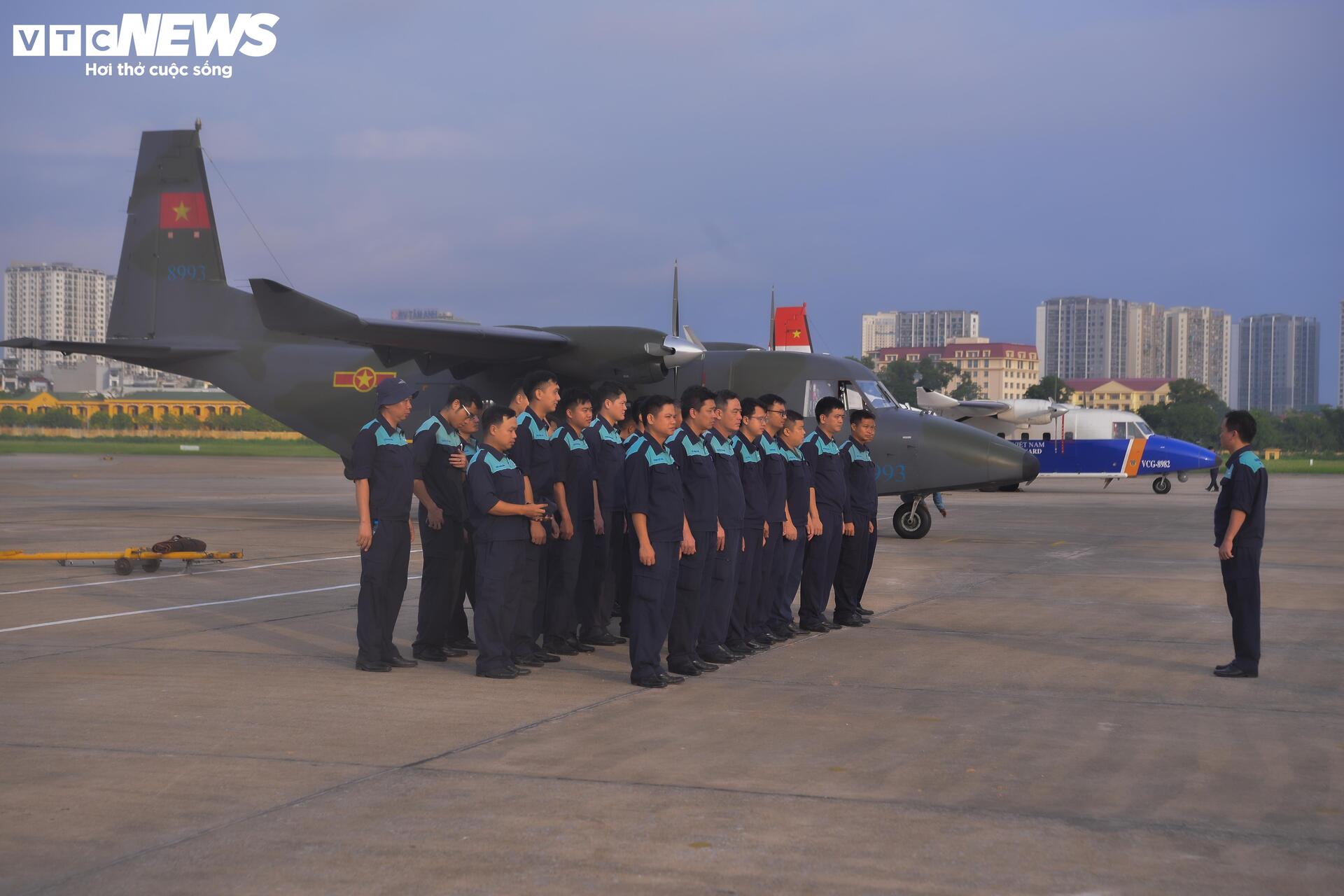 Dàn ' ngựa thồ ' huấn luyện bay diễu binh 2 / 9 trên bầu trời Hà Nội - Ảnh 2.