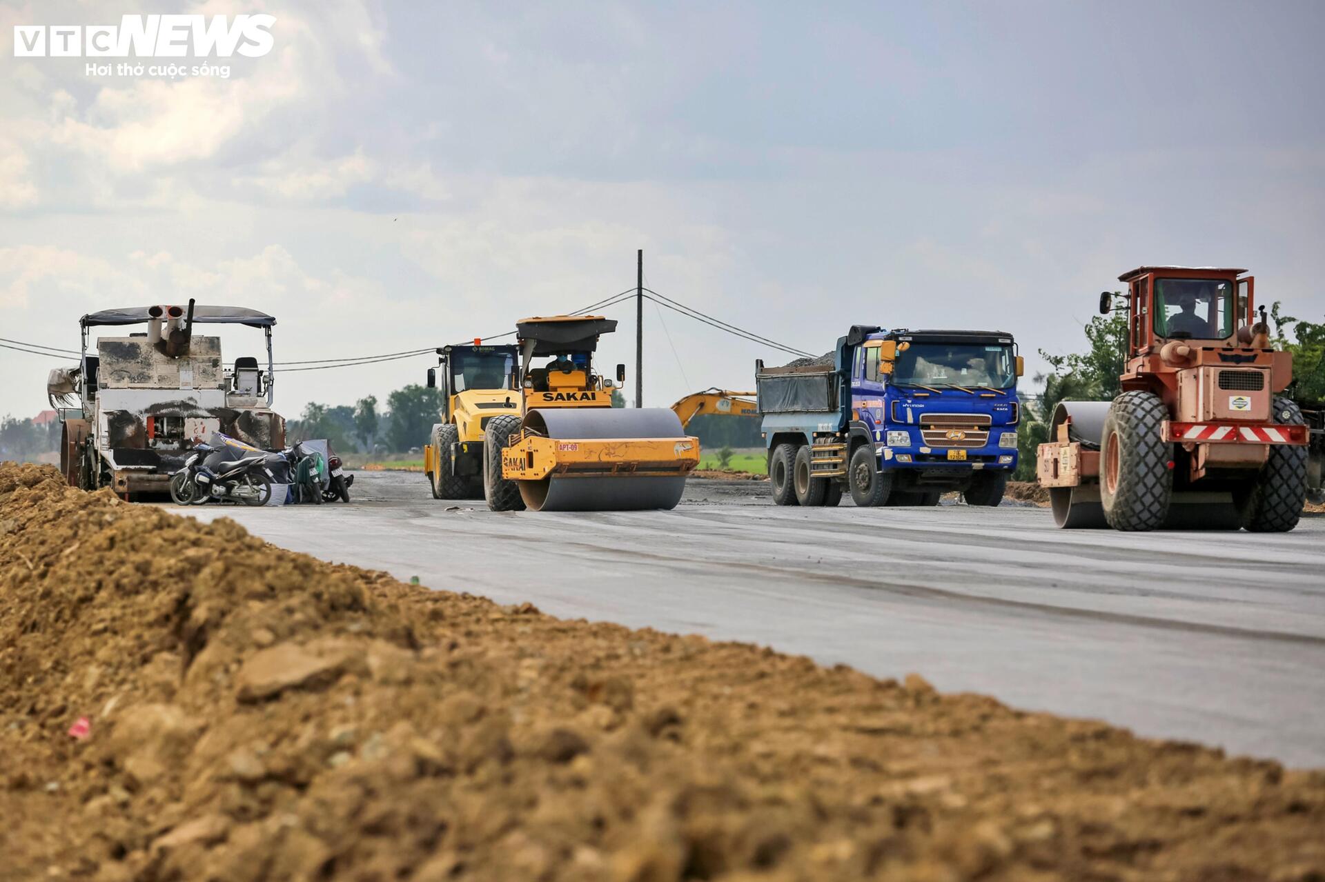 Cận cảnh n&uacute;t giao Mỹ Y&ecirc;n kết nối 3 cao tốc ngh&igrave;n tỷ trước th&ocirc;ng xe kỹ thuật - Ảnh 10.