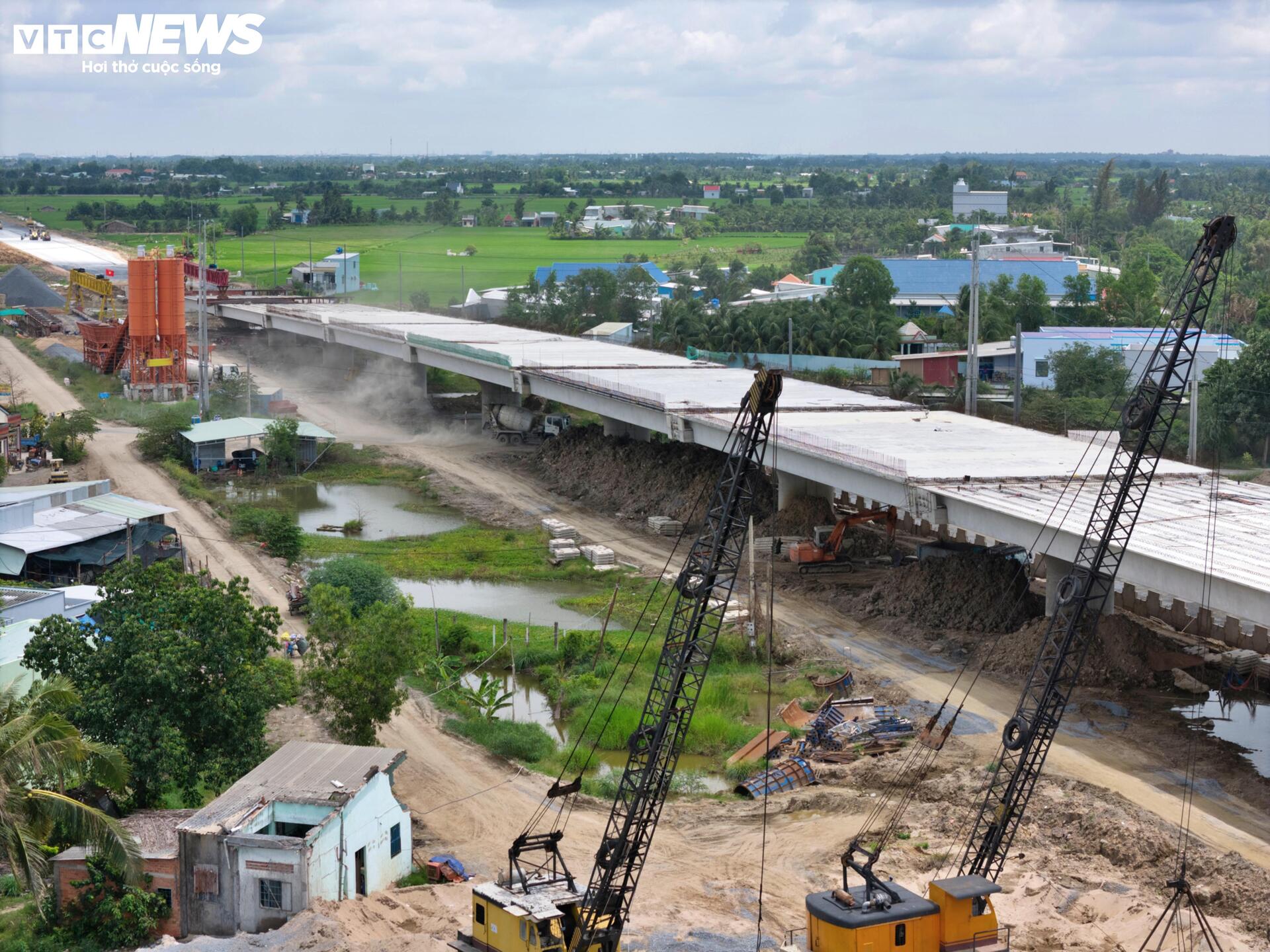 Cận cảnh n&uacute;t giao Mỹ Y&ecirc;n kết nối 3 cao tốc ngh&igrave;n tỷ trước th&ocirc;ng xe kỹ thuật - Ảnh 12.