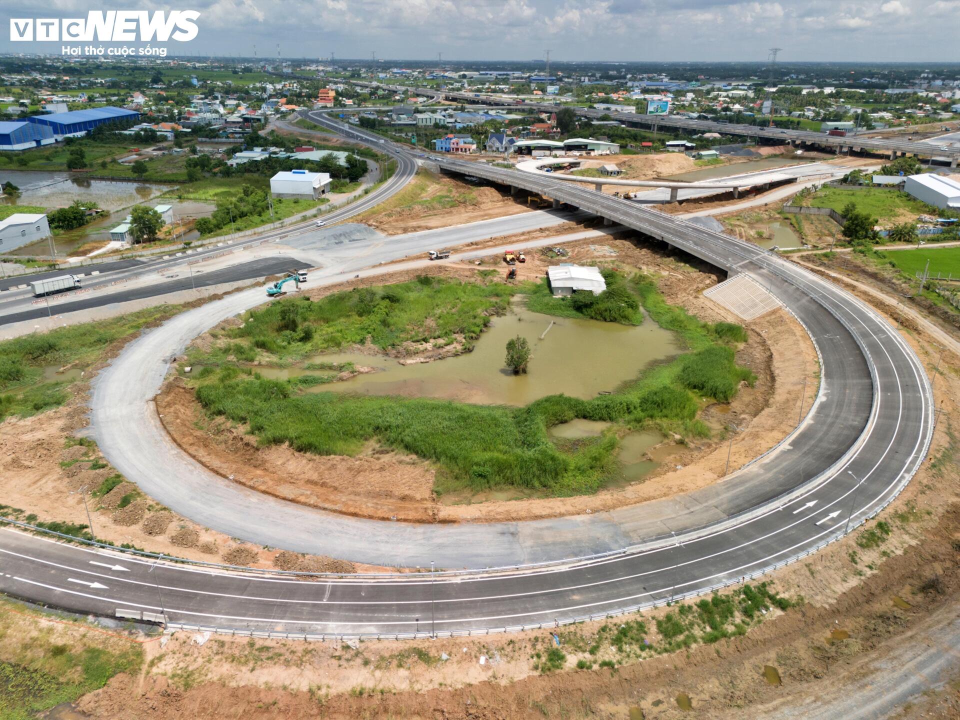 Cận cảnh n&uacute;t giao Mỹ Y&ecirc;n kết nối 3 cao tốc ngh&igrave;n tỷ trước th&ocirc;ng xe kỹ thuật - Ảnh 3.