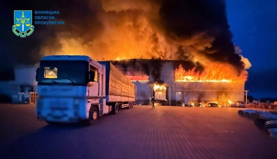 UAV tấn công nhà máy Ba Lan ở Vinnitsa làm thiệt hại nặng nề - Ảnh 1.