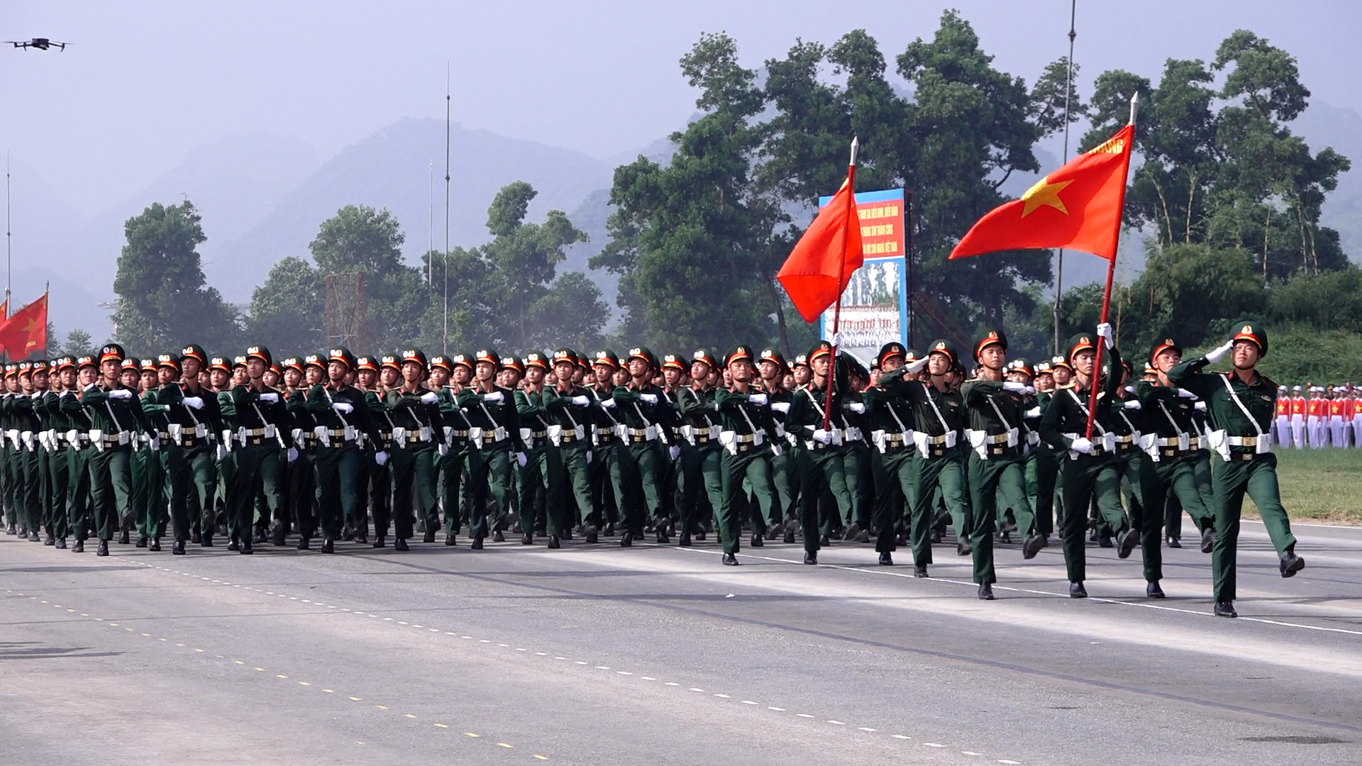 Hàng trăm xe tăng, xe bọc thép, tên lửa, UAV lần đầu xuất hiện ở Hà Nội chuẩn bị cho ngày 2/9 - Ảnh 2.