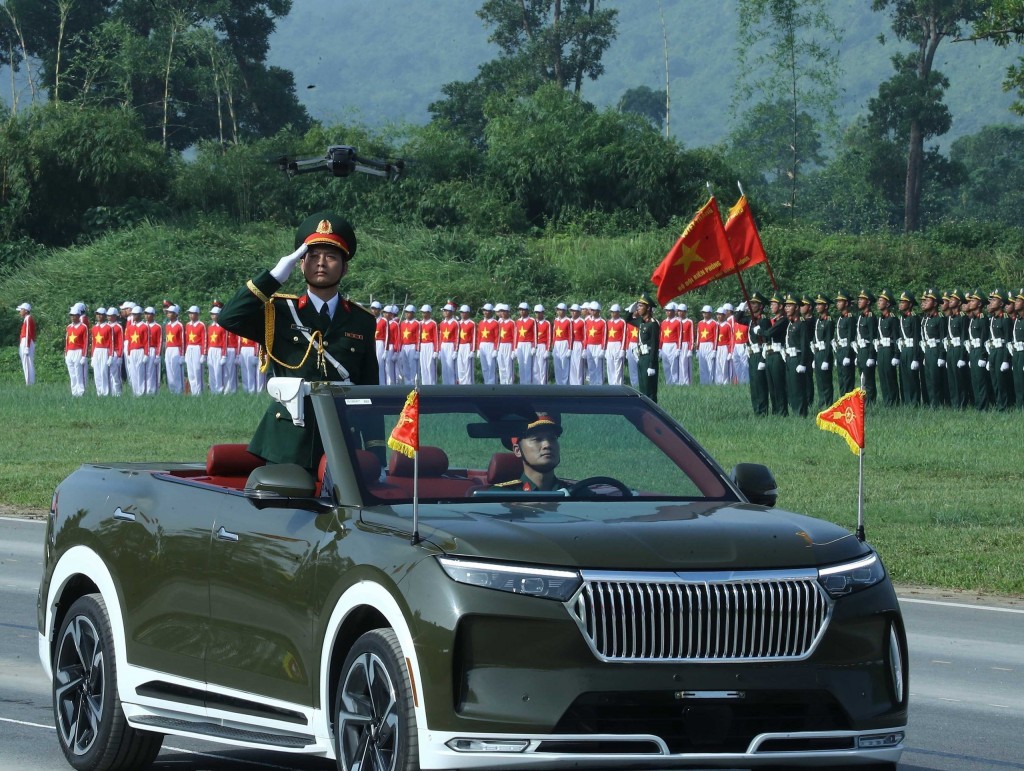 Hàng trăm xe tăng, xe bọc thép, tên lửa, UAV lần đầu xuất hiện ở Hà Nội chuẩn bị cho ngày 2/9 - Ảnh 11.
