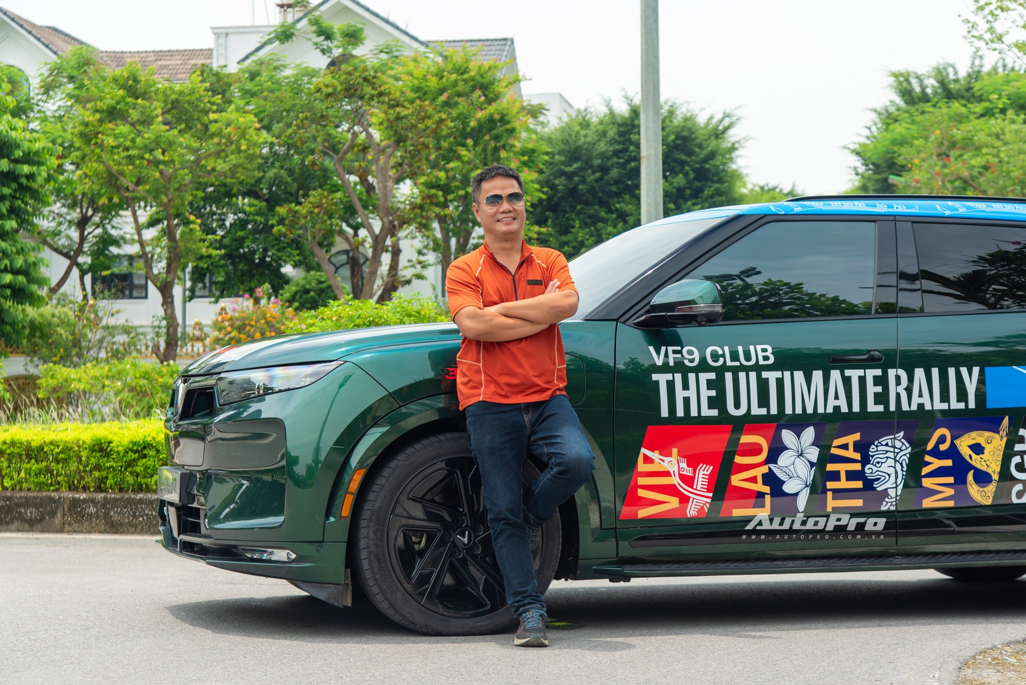 Lái VinFast VF 9 ‘gánh team’ leo núi Tây Bắc sạt lở, chủ xe chia sẻ: ‘Cố phá mãi xe chưa hỏng, dùng xong bỏ xó xe sang ở nhà’ - Ảnh 11.