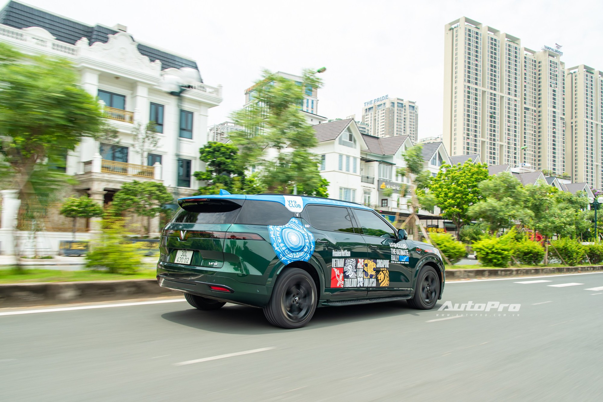 Lái VinFast VF 9 ‘gánh team’ leo núi Tây Bắc sạt lở, chủ xe chia sẻ: ‘Cố phá mãi xe chưa hỏng, dùng xong bỏ xó xe sang ở nhà’ - Ảnh 10.
