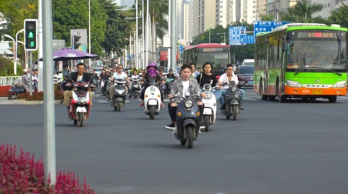 Kinh nghiệm giải bài toán ‘sạc pin và đỗ xe’ của thủ phủ xe điện Nam Ninh- Ảnh 1.