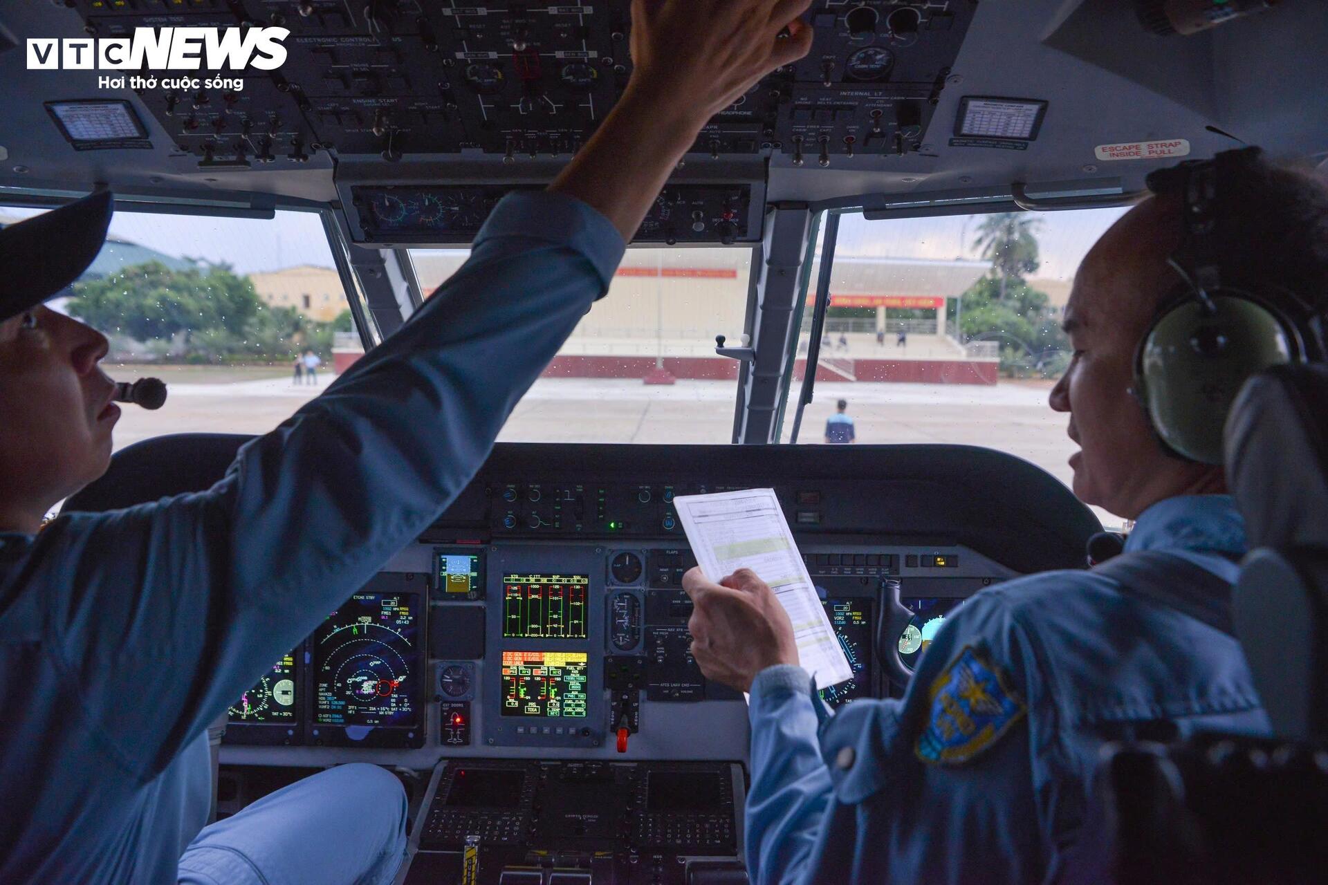 Dàn ' ngựa thồ ' huấn luyện bay diễu binh 2 / 9 trên bầu trời Hà Nội - Ảnh 5.