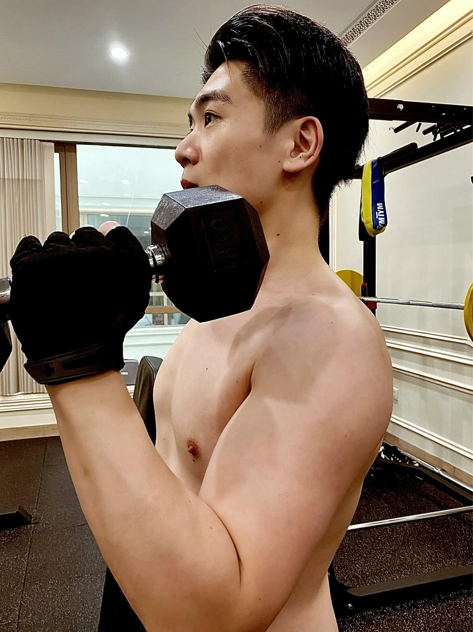 Thiếu gia nhà bầu Hiển vừa là sếp lớn, vừa làm bố đơn thân vẫn tranh thủ độ cơ bắp cuồn cuộn gây sốt- Ảnh 3.