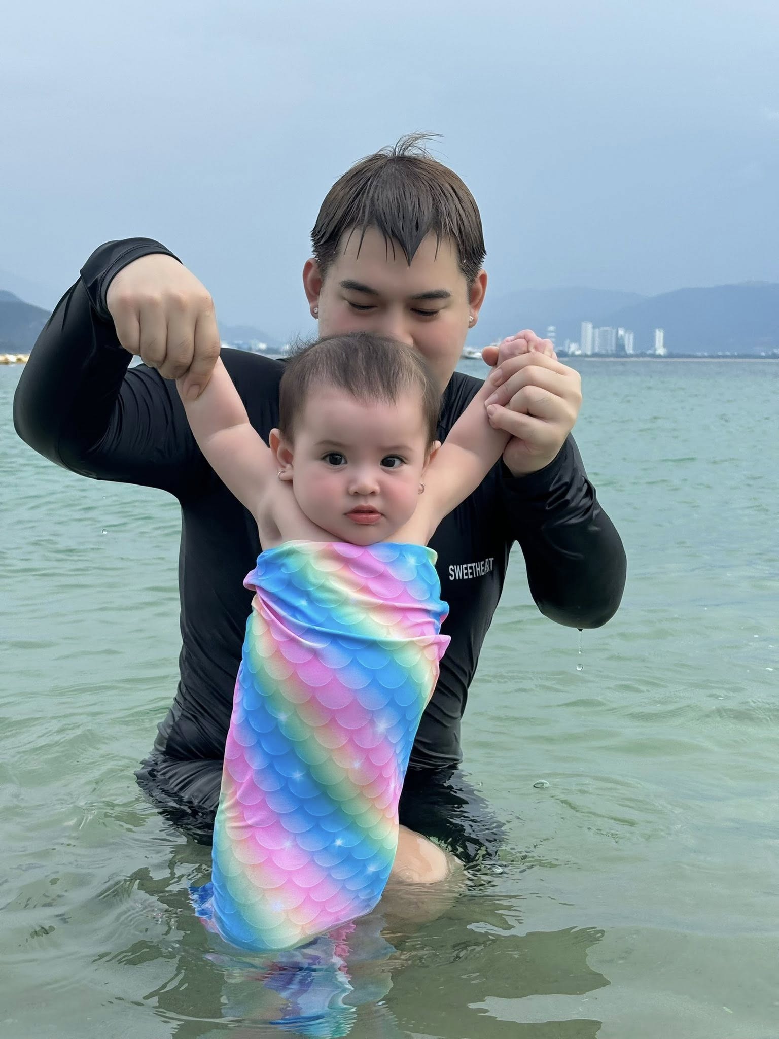Con gái của Tiktoker Long Chun gây sốt vì quá xinh ngoan yêu, nhìn cứ như em bé lai!- Ảnh 9.