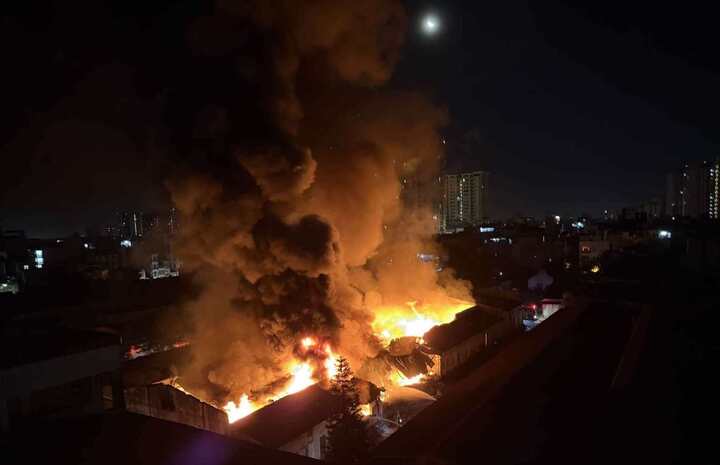 Tai nạn giao thông Hà Nội nghiêm trọng , 1 người tử vong và nhiều nạn nhân bị thương - Ảnh 1.