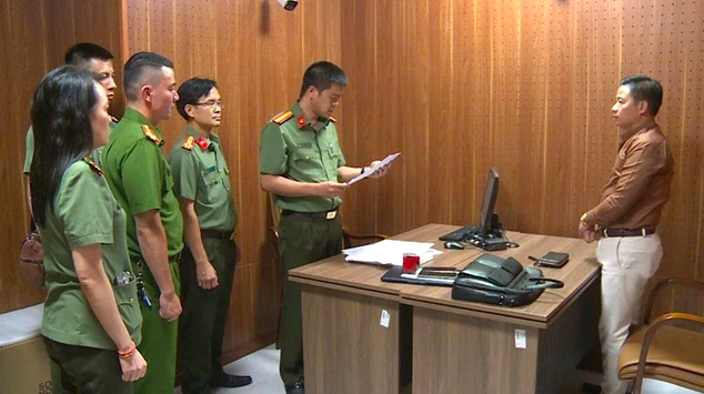 Thông tin mới vụ Chủ tịch Công ty cổ phần nước GMT lừa đảo chiếm đoạt tài sản- Ảnh 1. Thông tin mới vụ Chủ tịch Công ty cổ phần nước GMT lừa đảo chiếm đoạt tài sản- Ảnh 1.